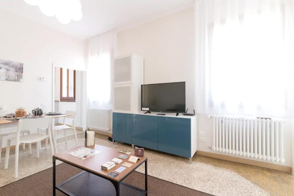 Communal lounge/ TV room, TV and multimedia, Living room, Seating area