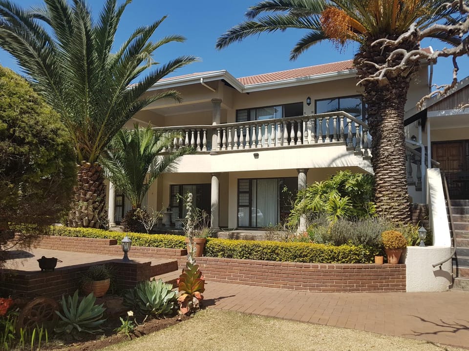 Homestead Lake Cottage Bed and Breakfast in Gauteng