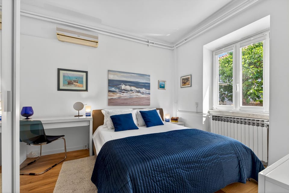Bed, Bedroom, air conditioner
