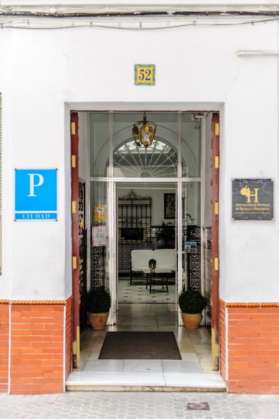 Facade/entrance
