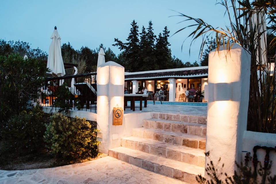Restaurant/places to eat, Swimming pool