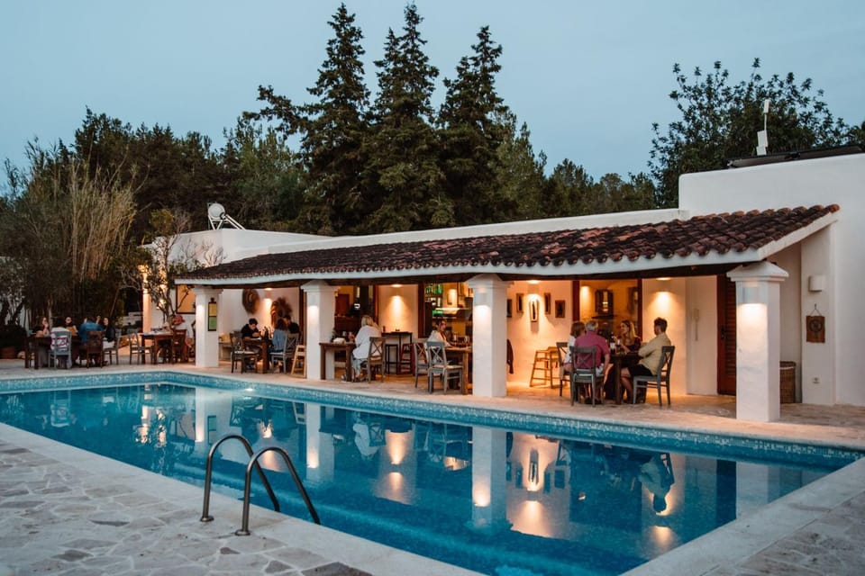 Restaurant/places to eat, Swimming pool