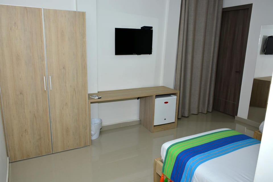 Bed, TV and multimedia, Bedroom, bunk bed