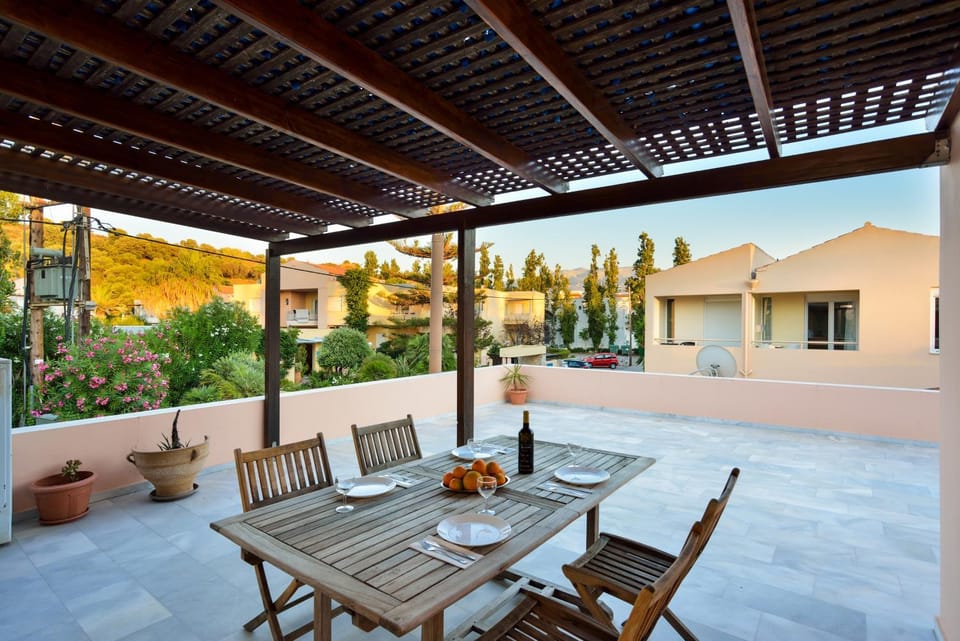 Property building, Patio, Day, View (from property/room), Balcony/Terrace, Seating area, Dining area