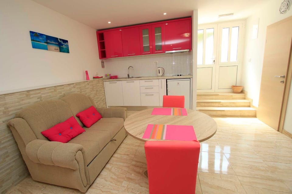 Pinky Apartment in Makarska
