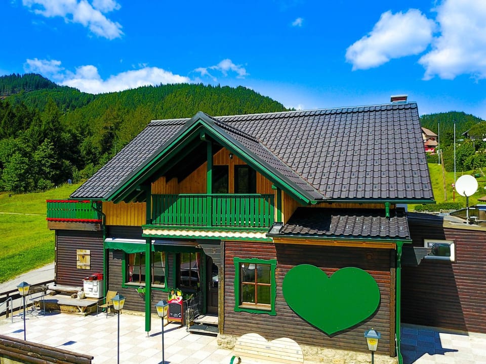 Property building, Restaurant/places to eat, Facade/entrance, Day, Balcony/Terrace, Balcony/Terrace