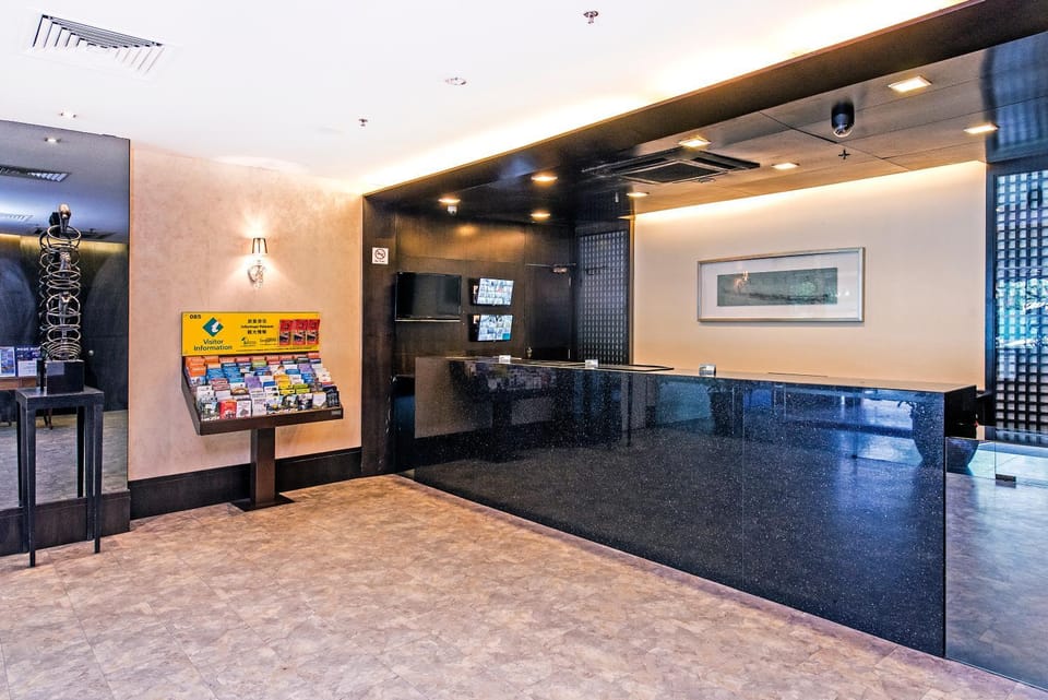 Property building, Bed, TV and multimedia, Photo of the whole room, Bedroom