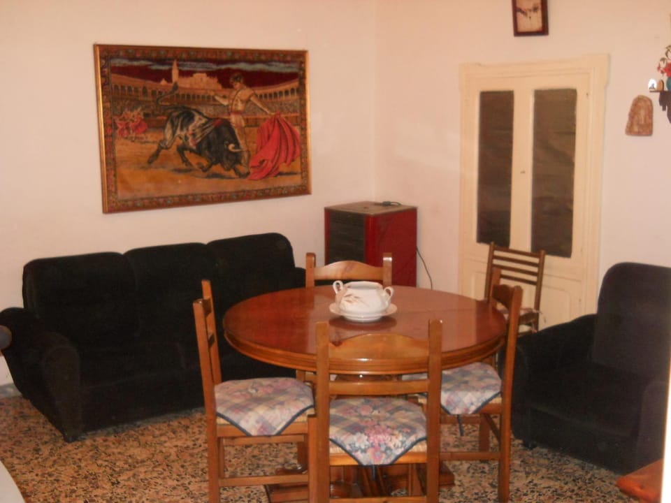 Communal lounge/ TV room, Dining area