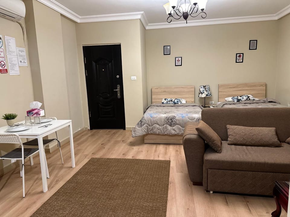 Bed, Living room, Photo of the whole room, Seating area, Dining area, Bedroom