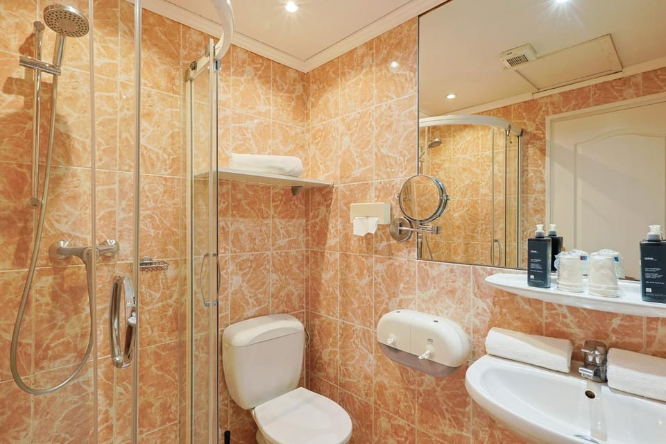 Logis Hotel l'Esterella Hotel in Saint-Raphael