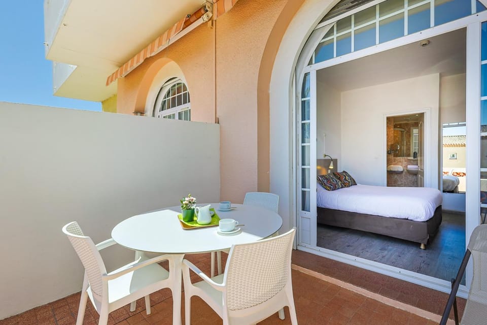 Logis Hotel l'Esterella Hotel in Saint-Raphael