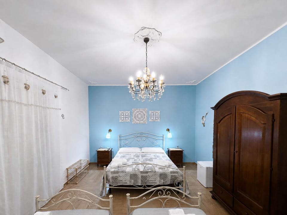 Bedroom, wardrobe