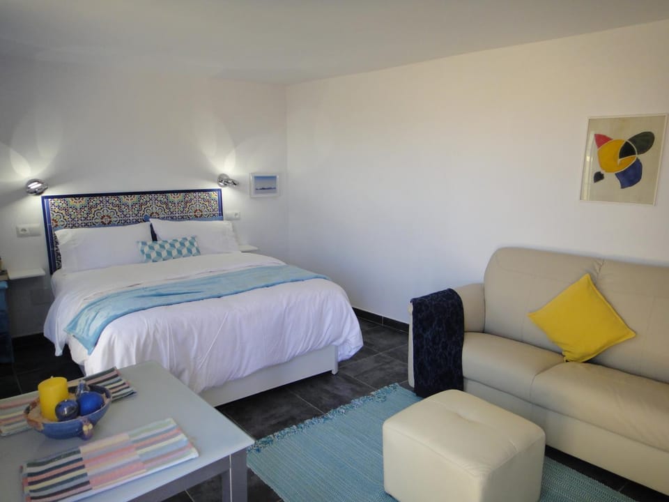 Seating area, Dining area, Bedroom