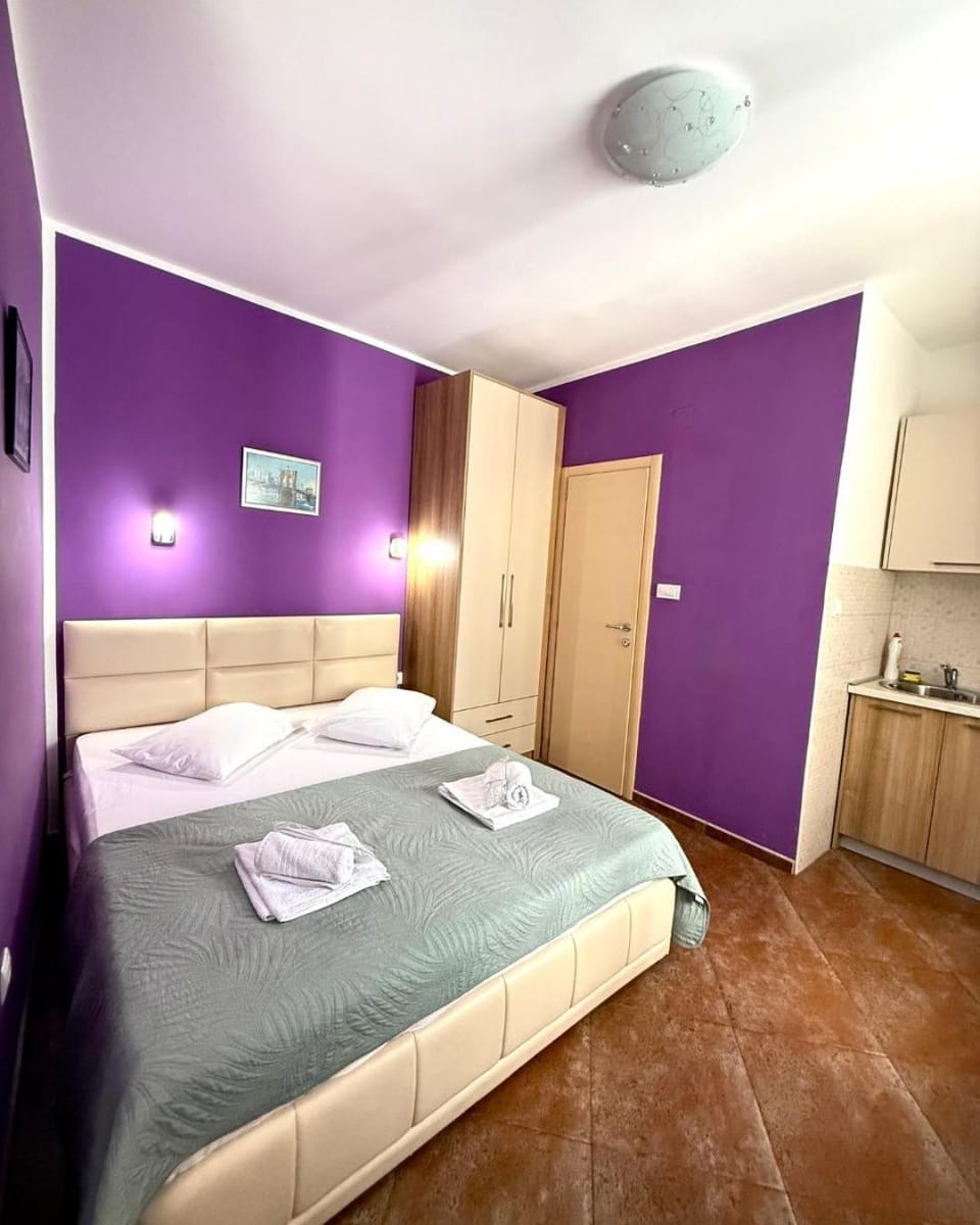 Bed, Bedroom, towels, wardrobe