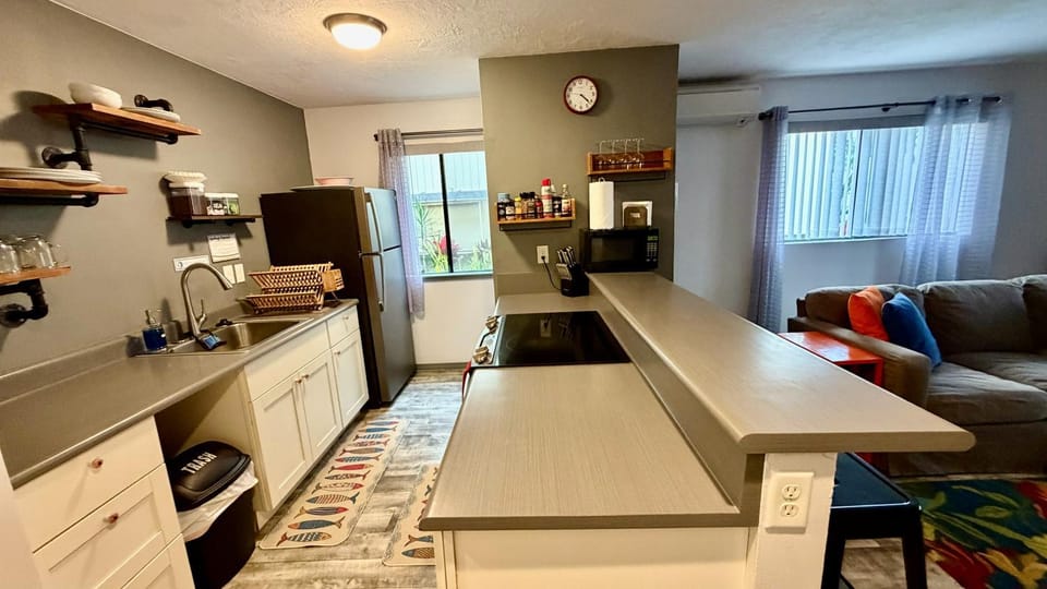 microwave, stove, kitchen