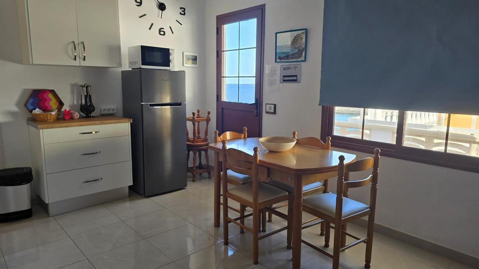 TV and multimedia, Kitchen or kitchenette, Living room, Dining area, pet friendly, stove
