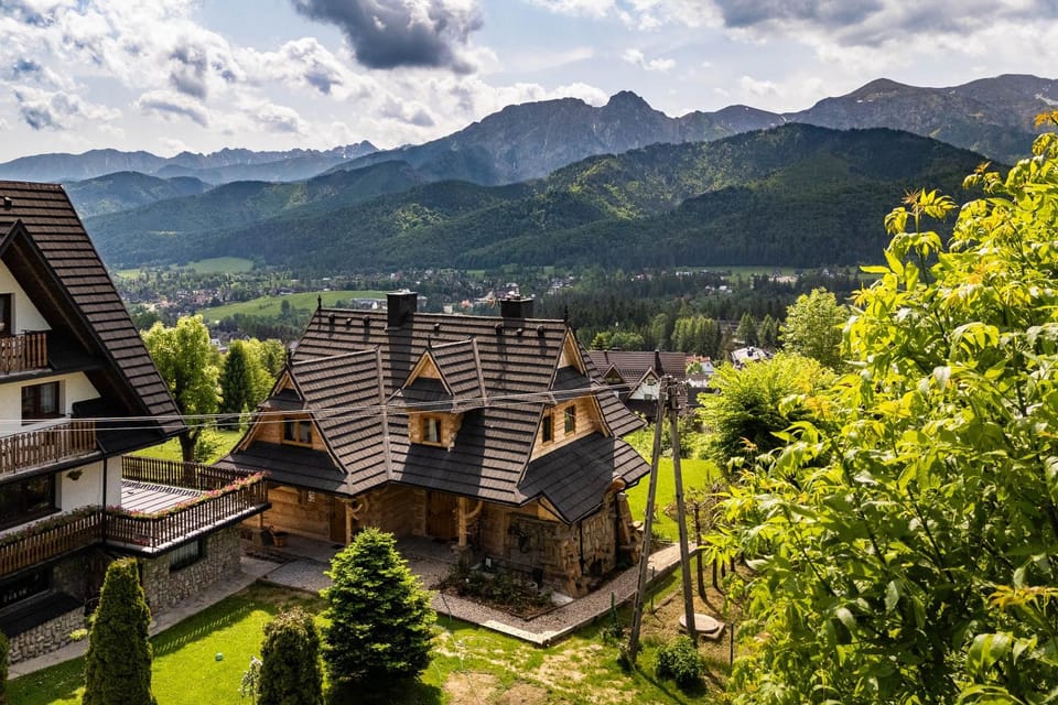 Property building, Bird's eye view, Mountain view