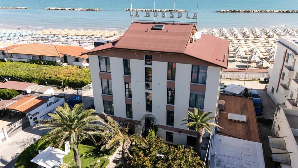 Property building, Day, Natural landscape, Bird's eye view, Sea view