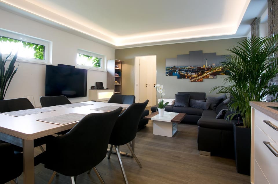 Living room, Decorative detail, Dining area