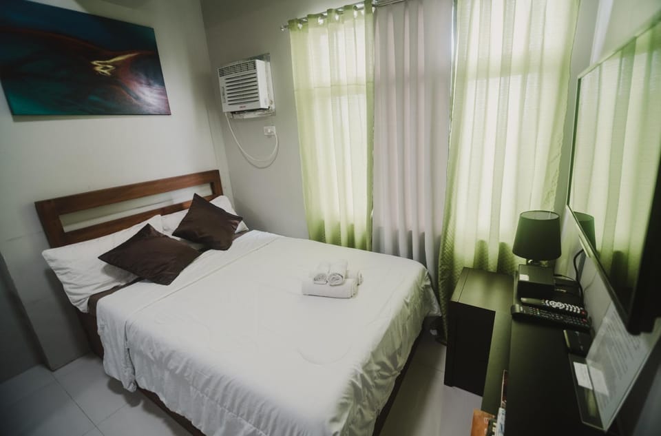 Yong's Place at Vista Residences Taft Apartment in Manila City