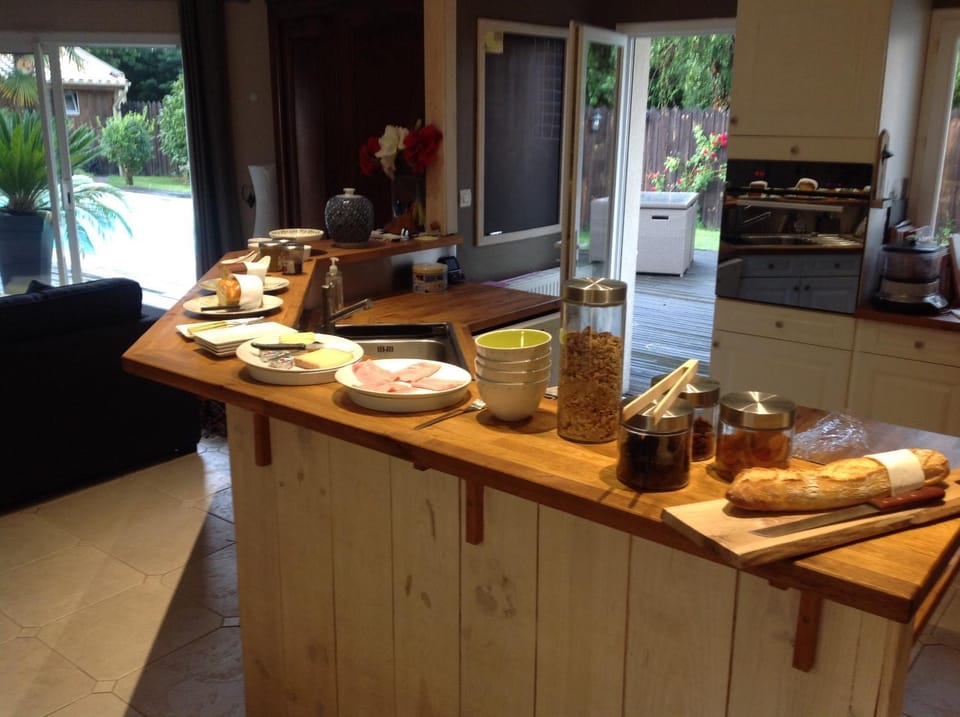 Continental breakfast, Buffet breakfast