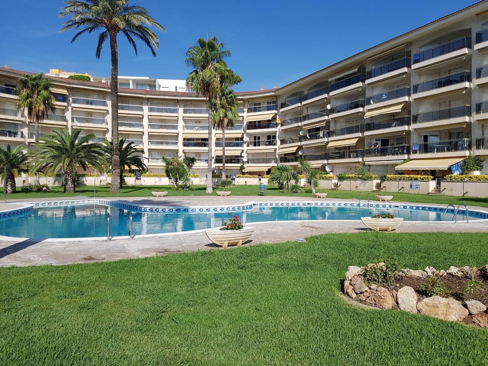 Property building, Swimming pool, Swimming pool