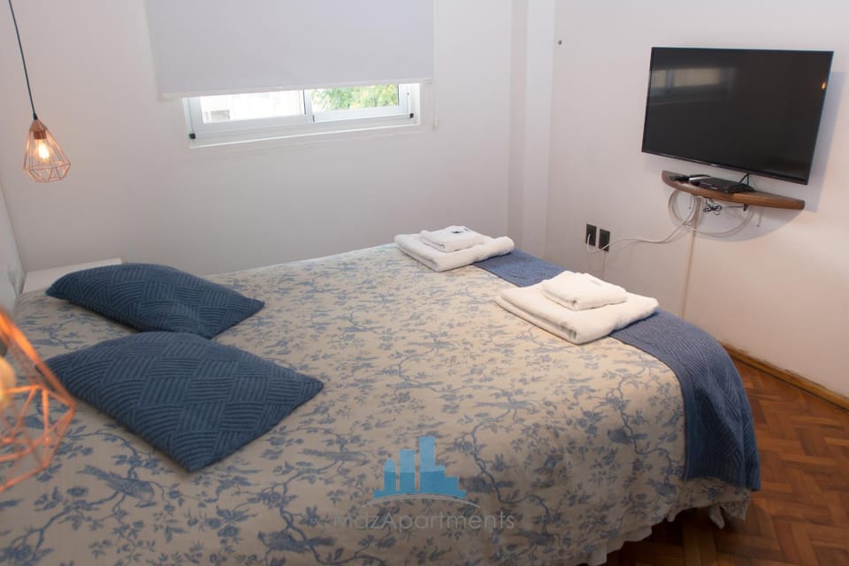 Bed, TV and multimedia, Photo of the whole room