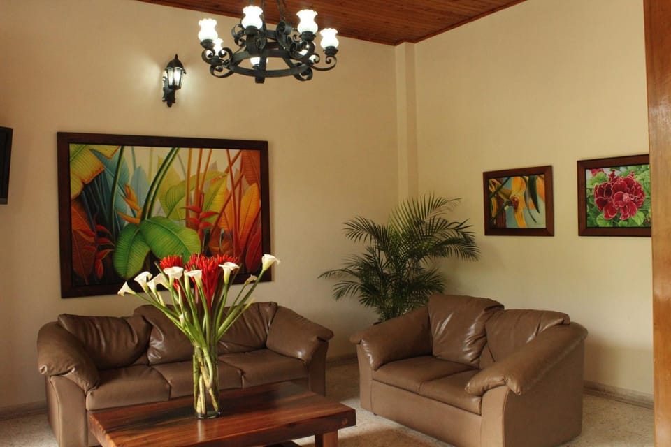 Communal lounge/ TV room