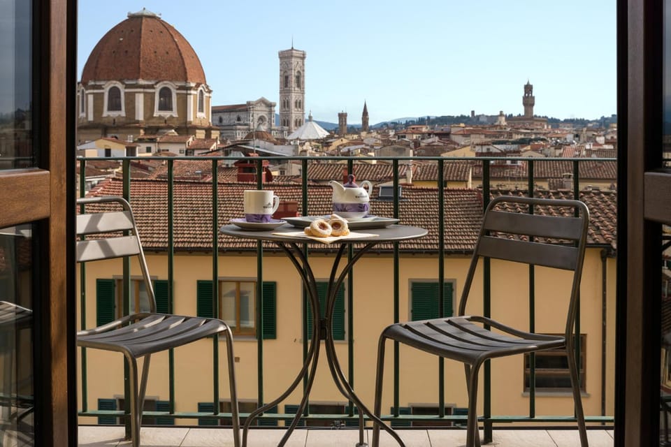 Balcony/Terrace, City view