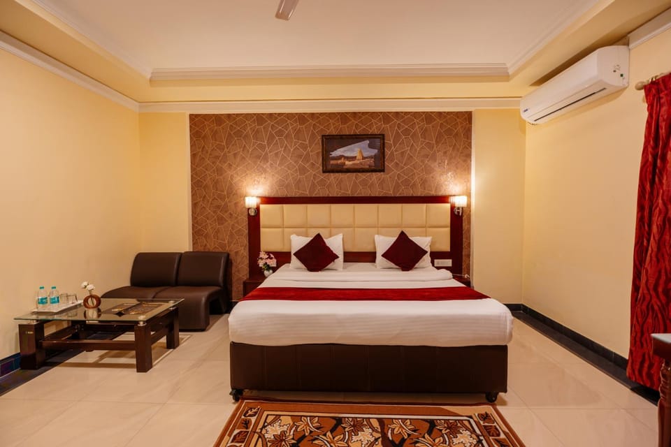 Bed, Seating area, Bedroom