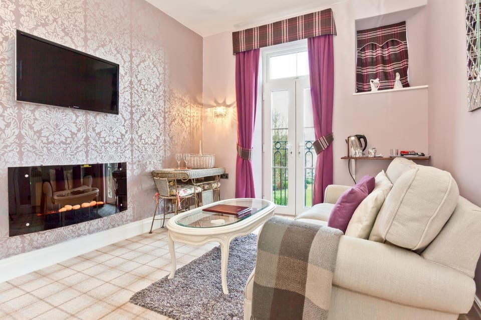 TV and multimedia, Living room, Seating area