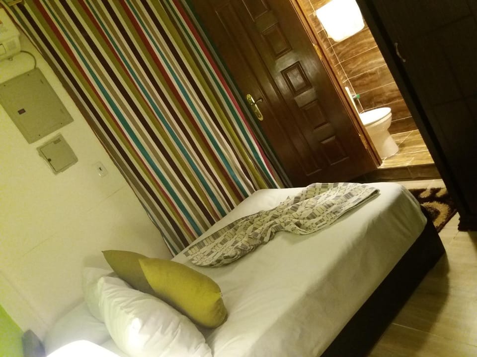 Restaurant/places to eat, Bed