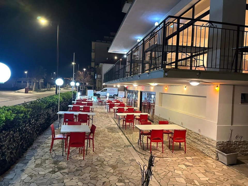 Restaurant/places to eat, Night, View (from property/room), Balcony/Terrace, Seating area