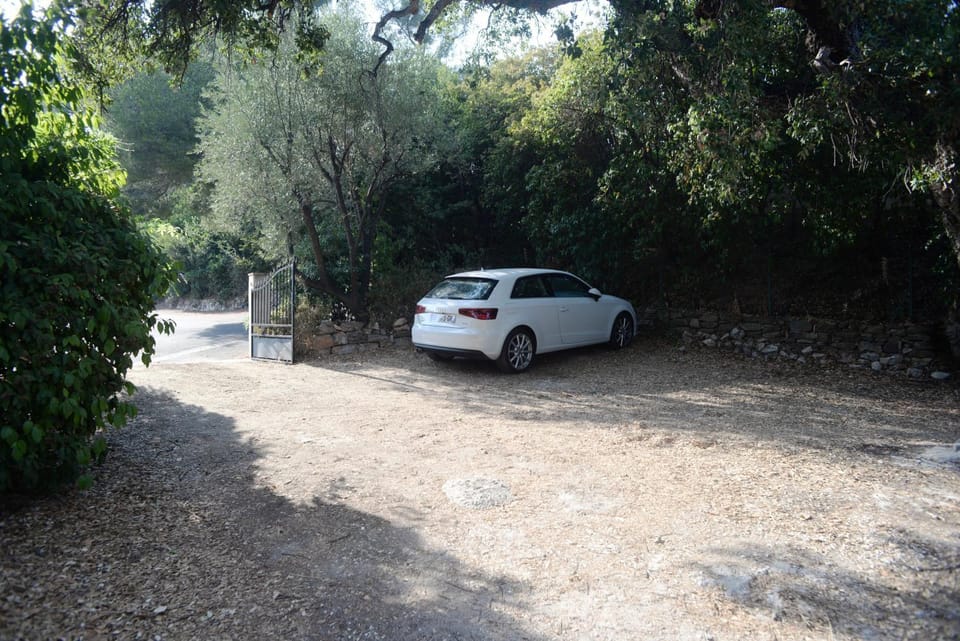 Property building, Garden, Area and facilities
