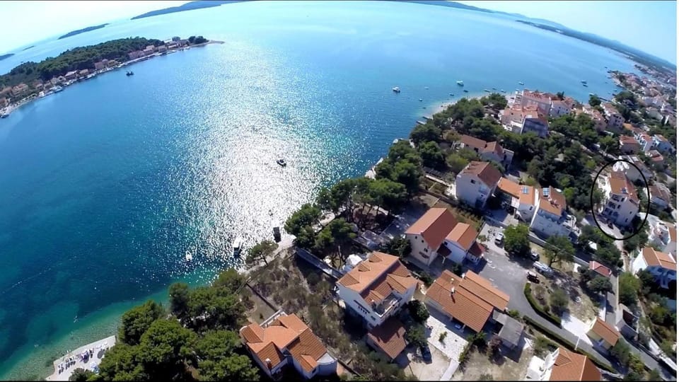 Nearby landmark, Restaurant/places to eat, Neighbourhood, Natural landscape, Bird's eye view, Beach, Hiking, Cycling, Diving, Evening entertainment, Sea view