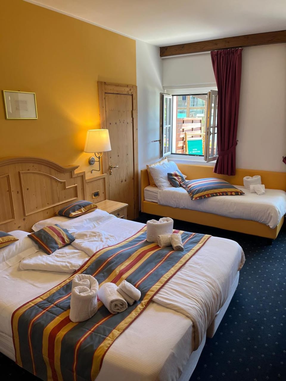 Bed, Photo of the whole room, Bedroom, towels