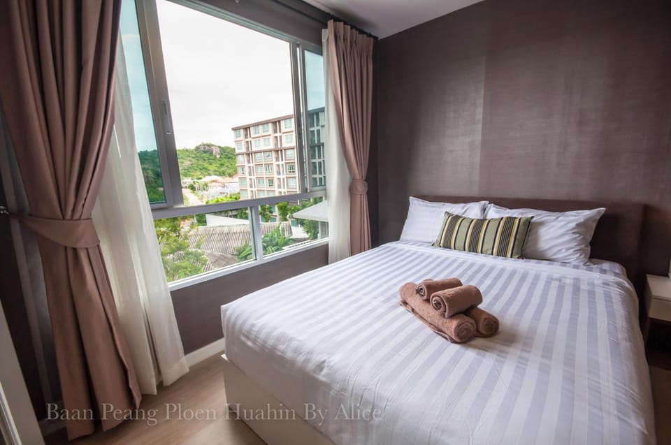 Bed, Bedroom, Mountain view