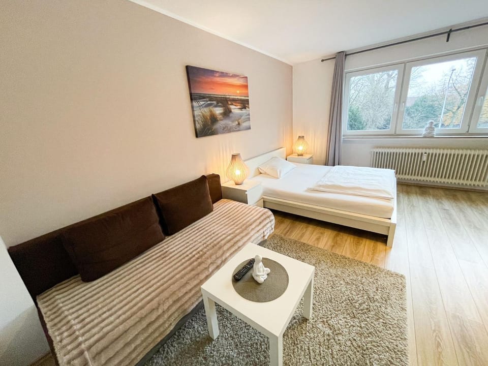 Bed, Living room, Photo of the whole room, Seating area, Bedroom