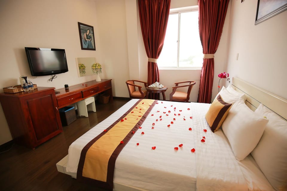 Communal lounge/ TV room, Bed, TV and multimedia, Photo of the whole room, Bedroom, hair dresser