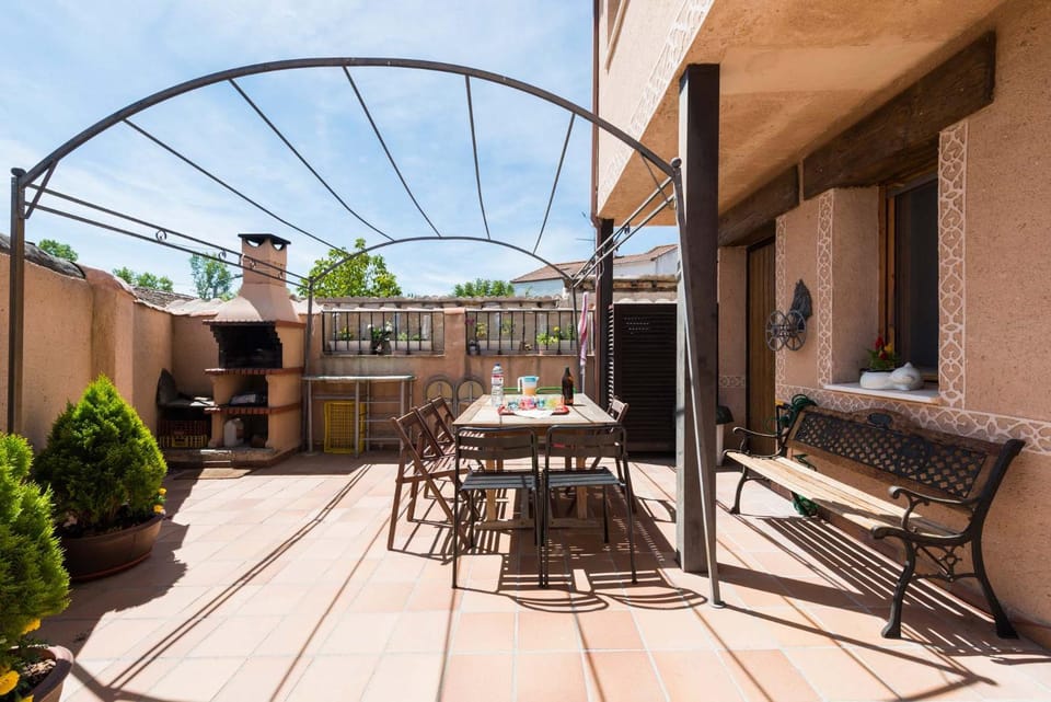 Patio, BBQ facilities, Entertainment