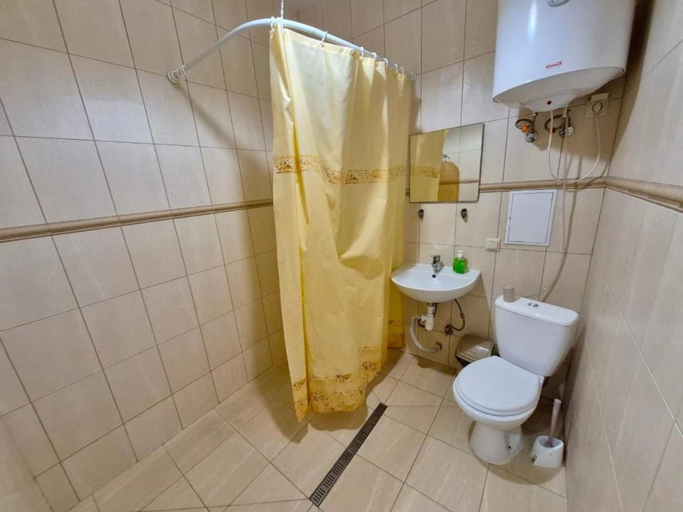 Shower, Toilet