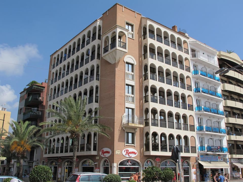 Facade/entrance