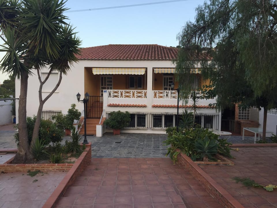 Facade/entrance, Balcony/Terrace