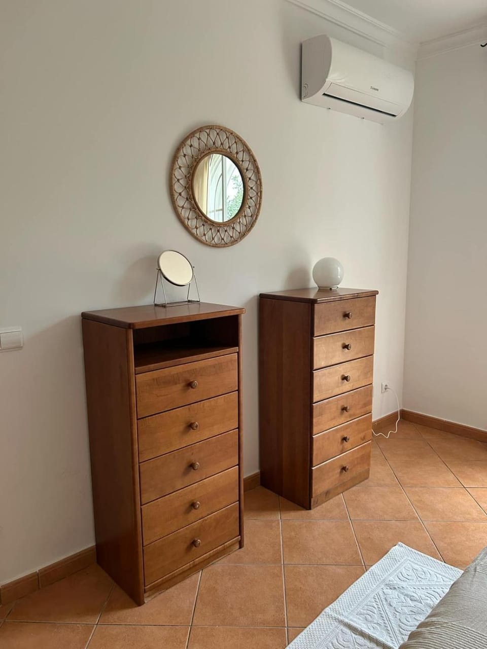 Bedroom, air conditioner