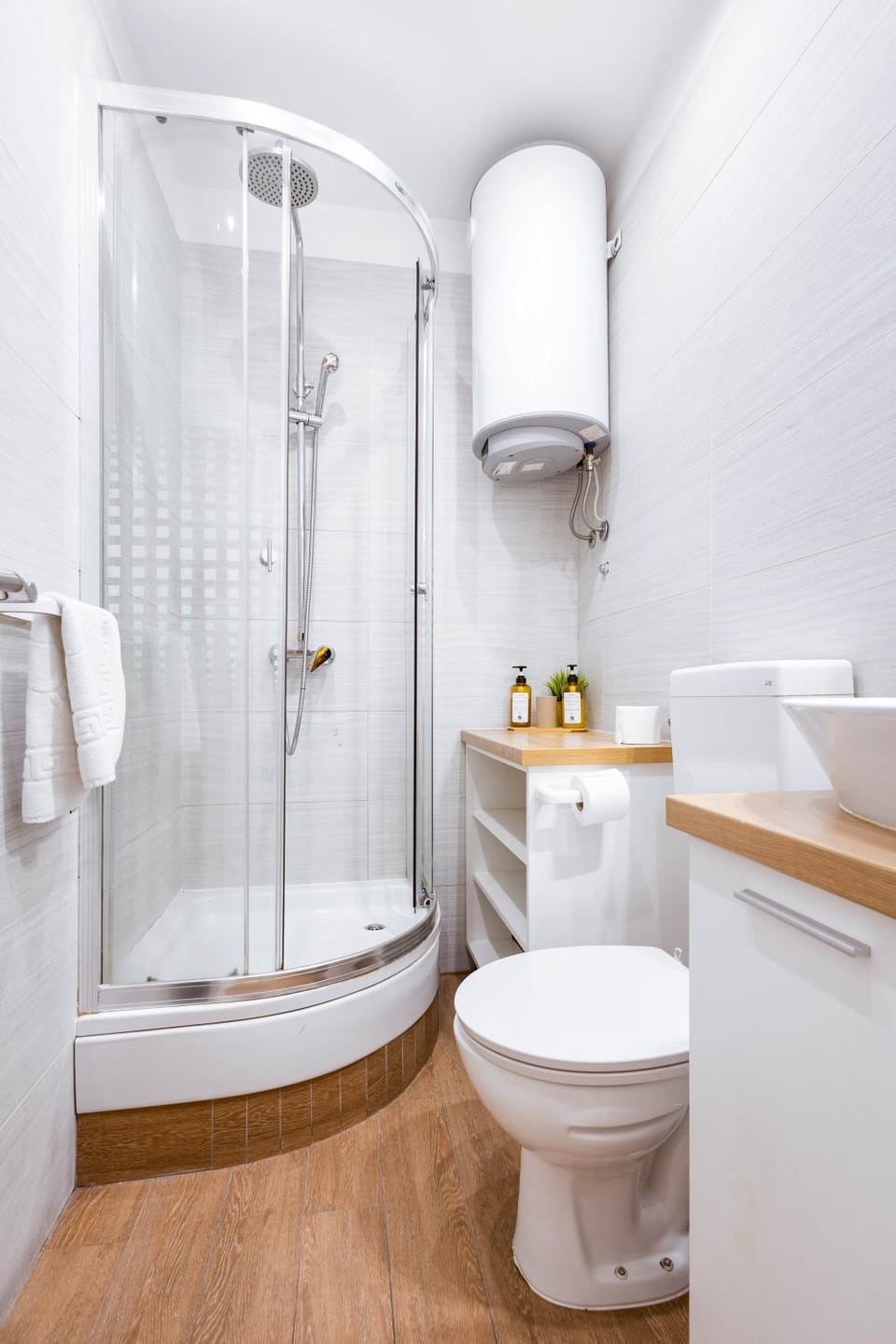Shower, Toilet, Bathroom, towels