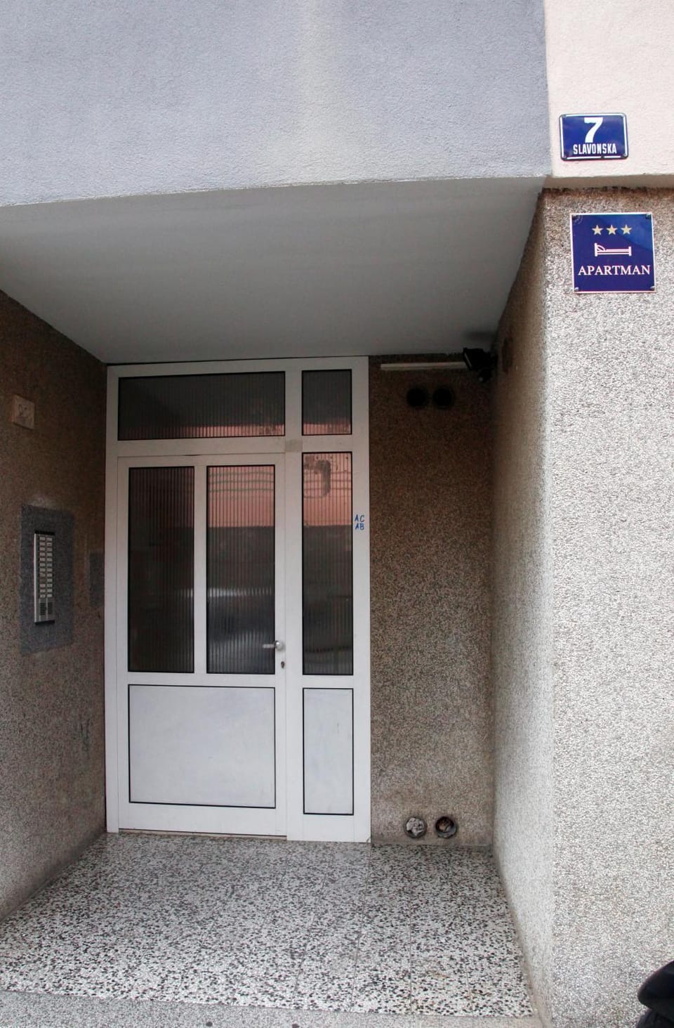 Facade/entrance