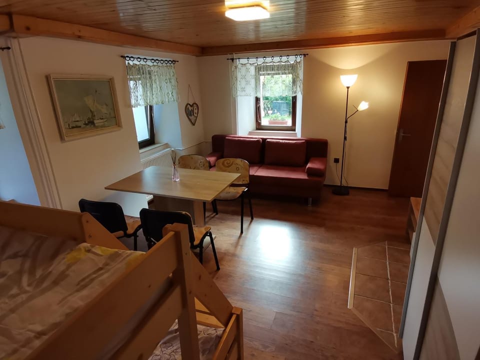 Seating area, Dining area