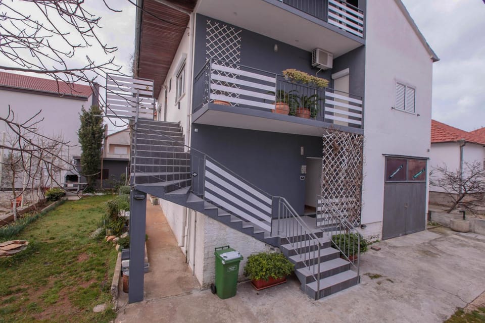 Property building, Facade/entrance