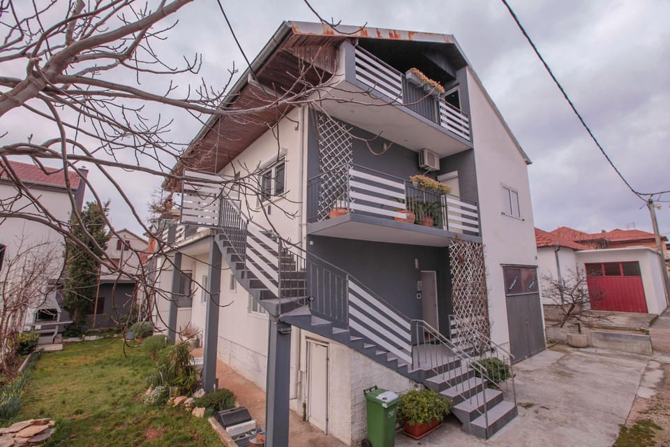 Property building, Facade/entrance