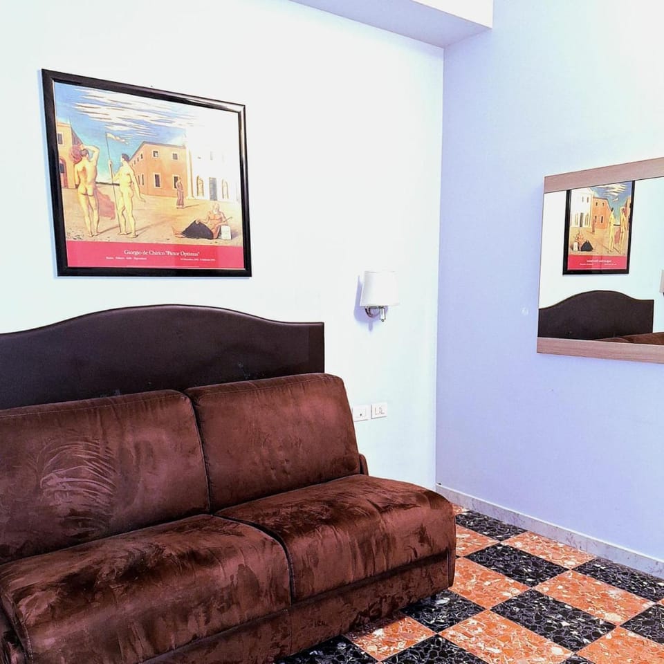 Communal lounge/ TV room